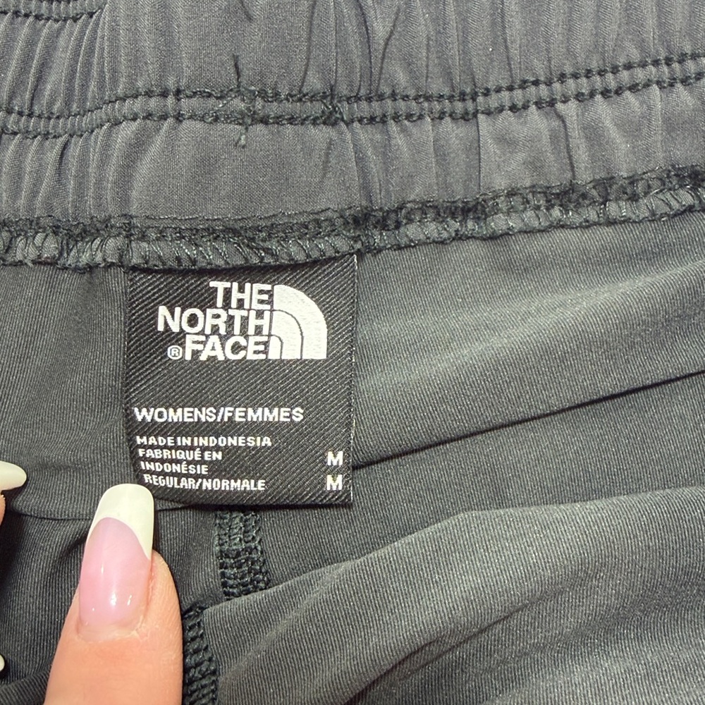 The North Face skirt with shorts size medium - Picture 3 of 10